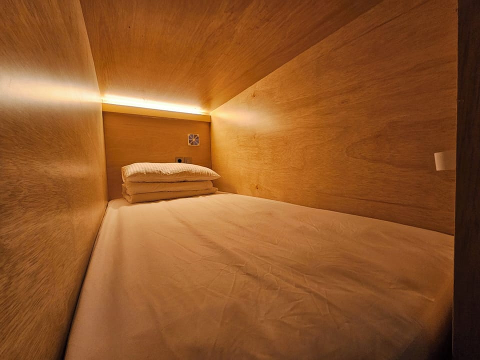 Desk, laptop workspace, soundproofing, free WiFi