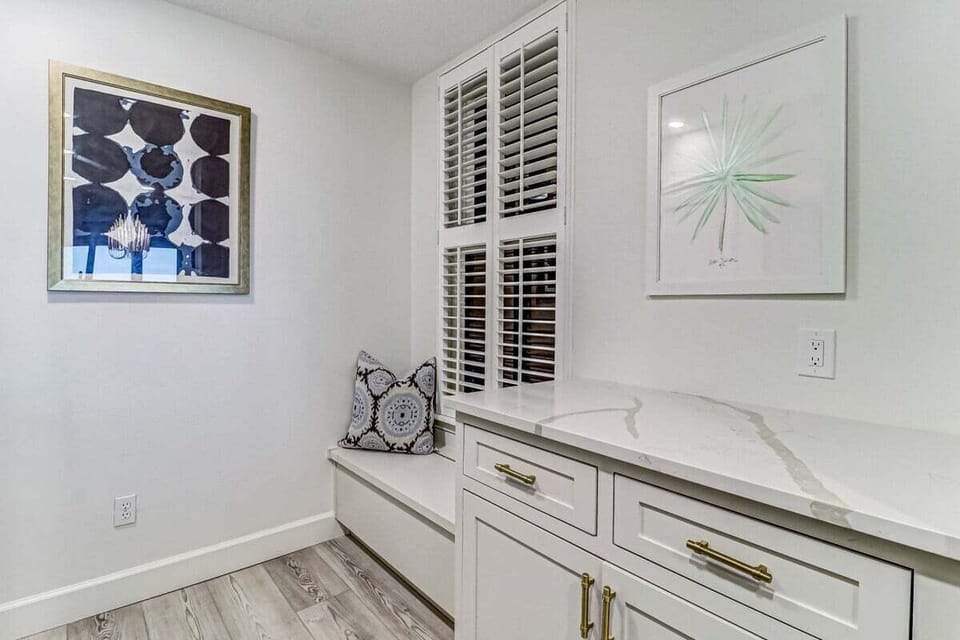 Spacious Kitchen Counter