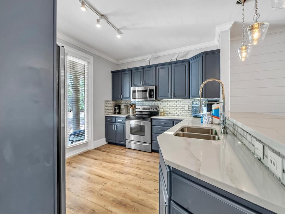 Townhome, Multiple Beds (Gulf Place Courtyard 73) | Private kitchen | Toaster
