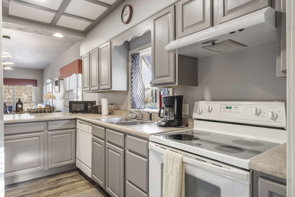 Condo, Multiple Beds, Patio, Golf View (Stonebridge Condo) | Private kitchen | Fridge, microwave, oven, stovetop