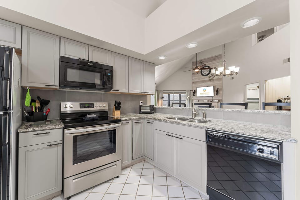 Condo, Multiple Beds, Patio, Golf View (The Cozy Retreat) | Private kitchen | Fridge, microwave, oven, stovetop