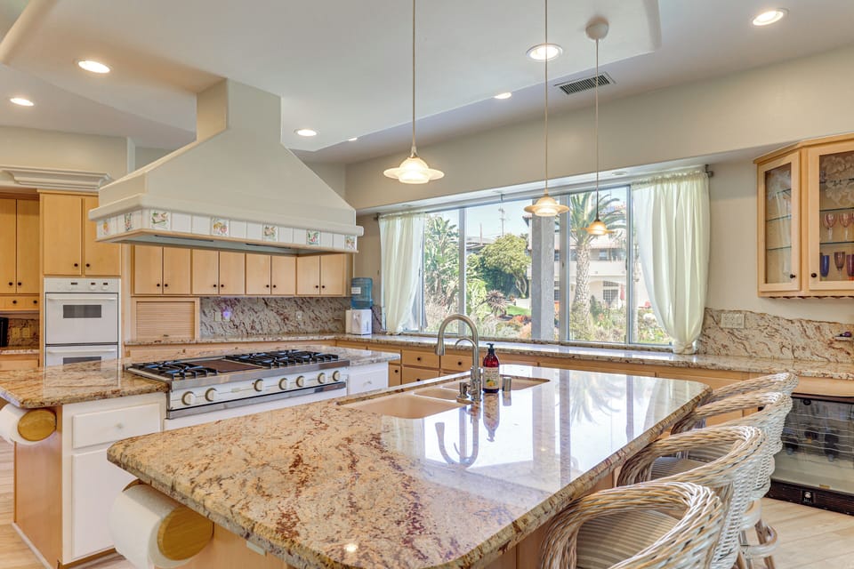 Kitchen | Smart TV | Dishwasher | Microwave | Toaster Oven