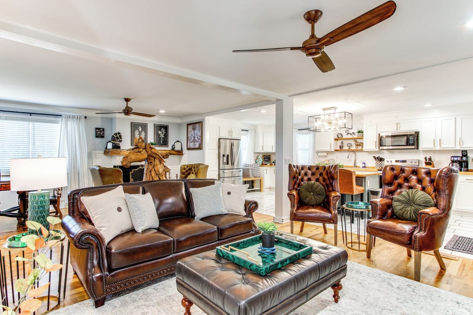Living Room | Free WiFi | Central Heating & A/C | Smart TV | Queen Sleeper Sofa