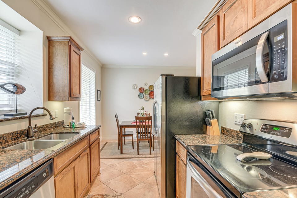 Kitchen | Dishwasher | Single-Story Condo