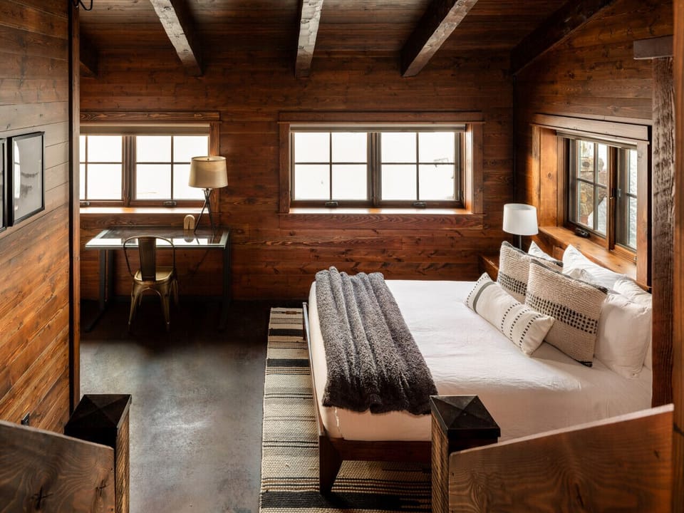 Lower Level - Guest Suite (Queen Bed)