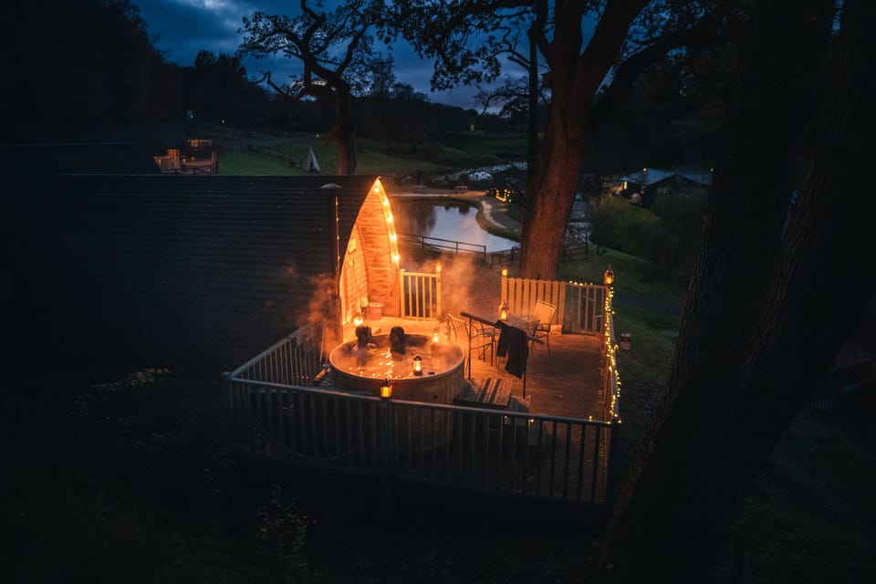 Hot Tub / whirlpool bath (Outdoor)