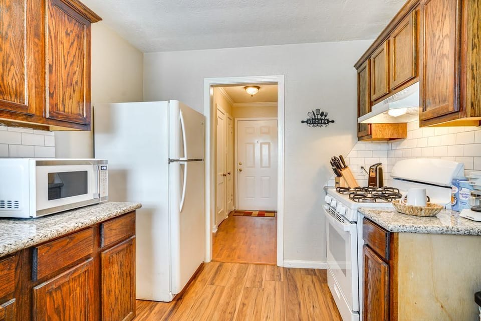 Fully-Equipped Kitchen (Alternate View)