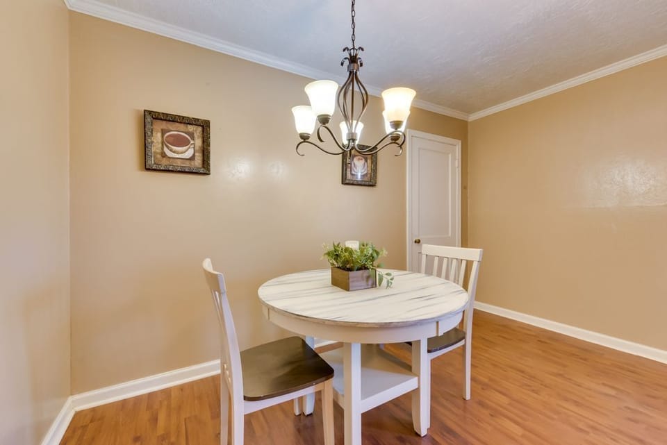 Dining Area Full View