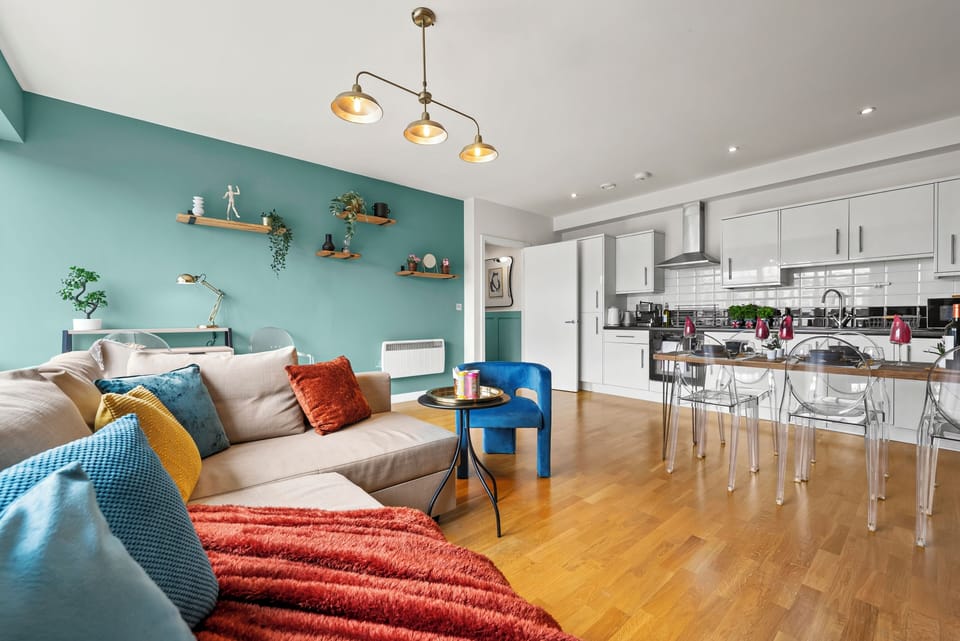 Living room and kitchen with dining area (2)