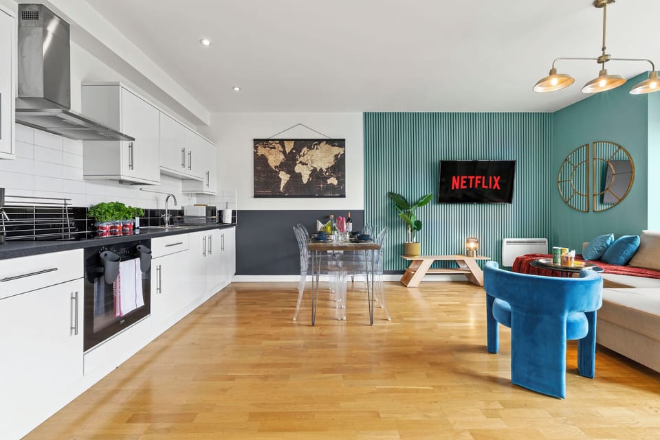Living room and kitchen with dining area (1)