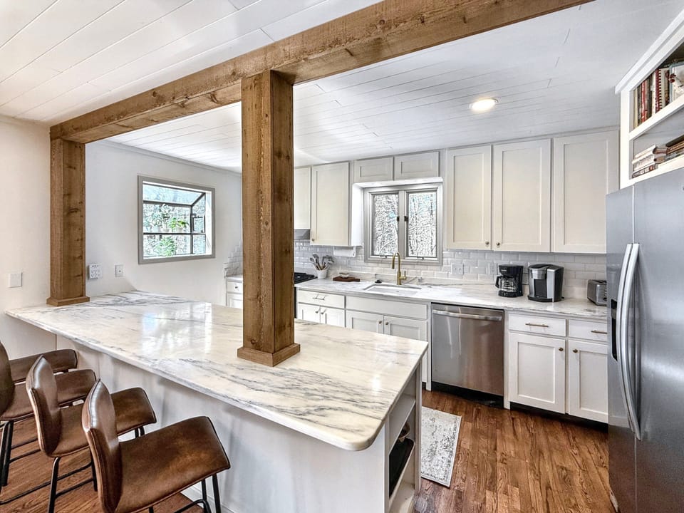 Kitchen, gas range, expansive breakfast island