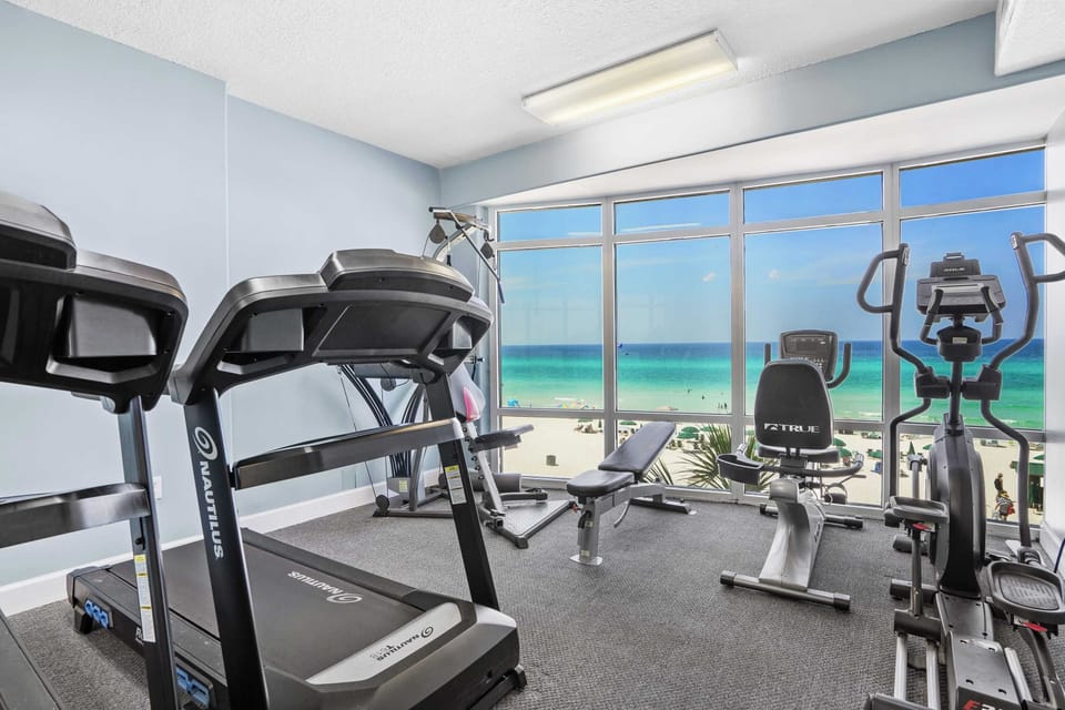 Beachfront Condo w/ Ocean Views + Pool Access + Beach Gear Emerald Isle 808 by Avantstay Apartment in Panama City Beach