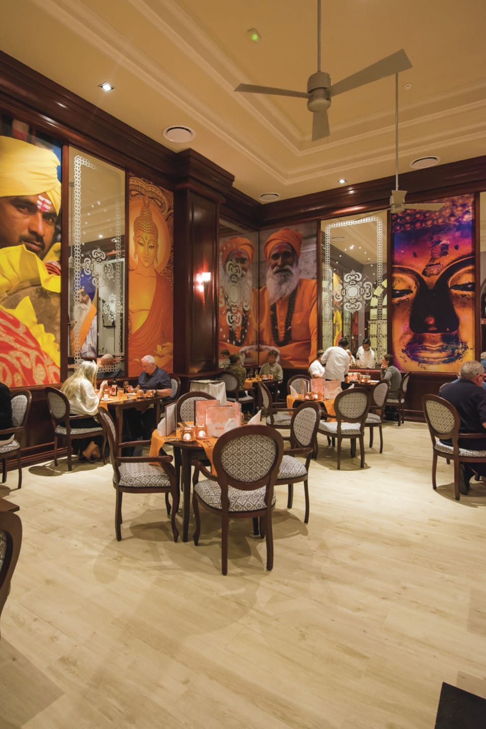 6 restaurants; breakfast, lunch, and dinner served