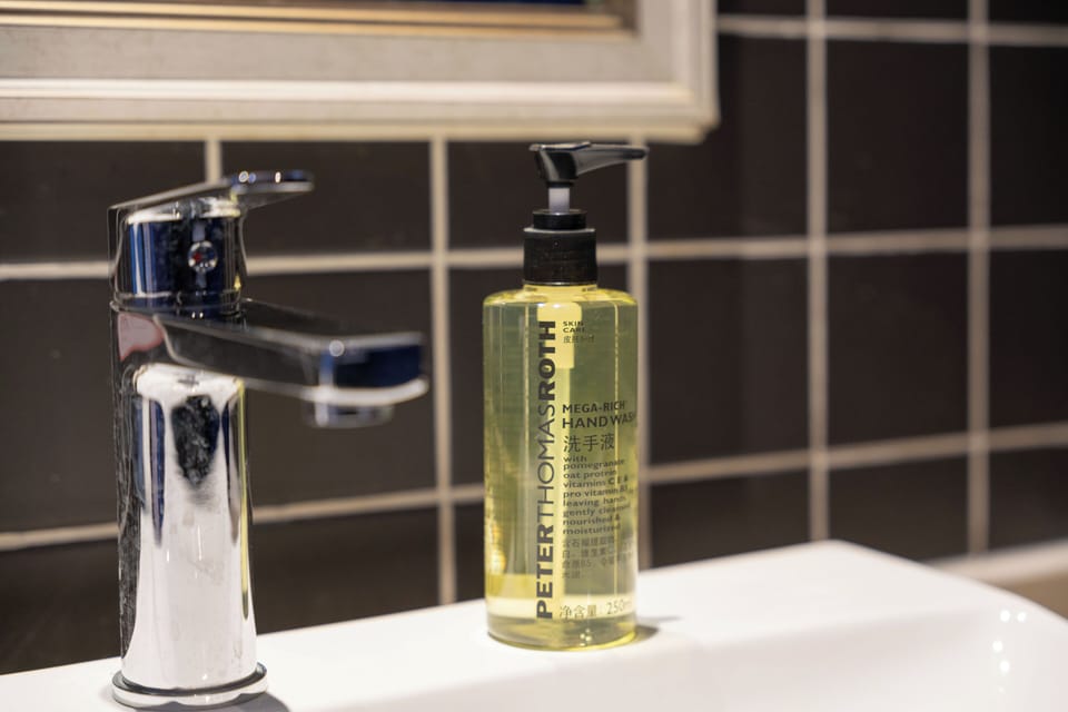 Senior Double Room | Bathroom | Free toiletries, hair dryer, bathrobes, slippers