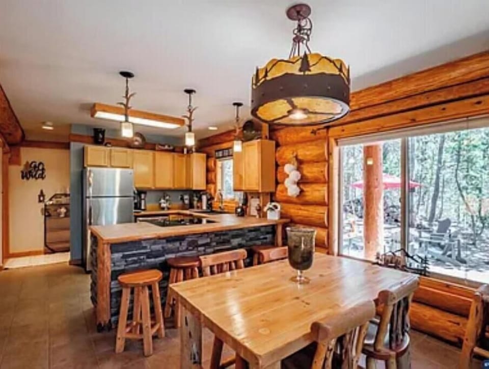 Full kitchen with fridge, dishwasher, microwave & coffee maker.