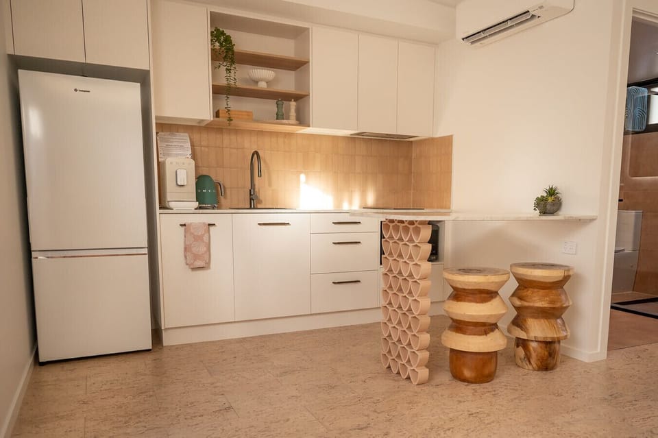 Kitchen/Breakfast Bar - Microwaveoven, Coffee machine