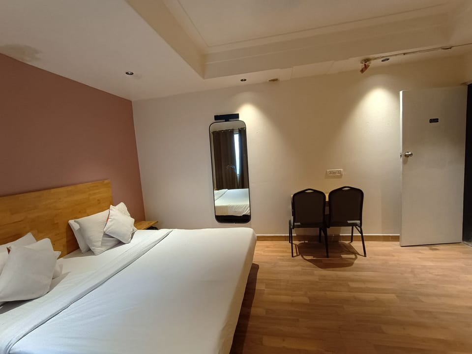 Deluxe Double Room | Iron/ironing board, free WiFi