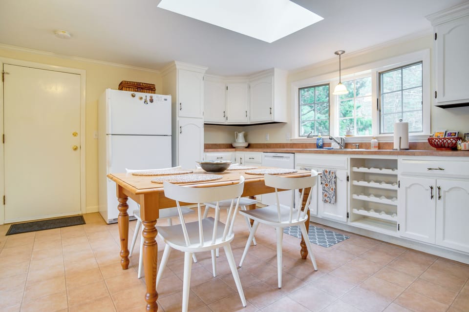 Kitchen | Dining Area