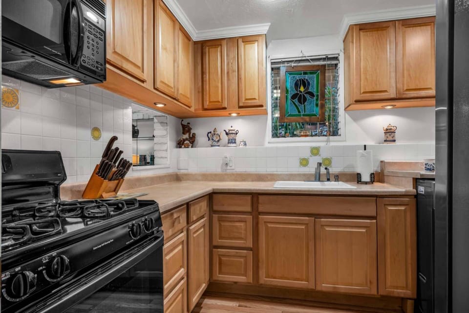 Second Level Kitchen comes with a full size refrigerator, stove/oven, microwave and washer dryer plus all the Kitchen essentials