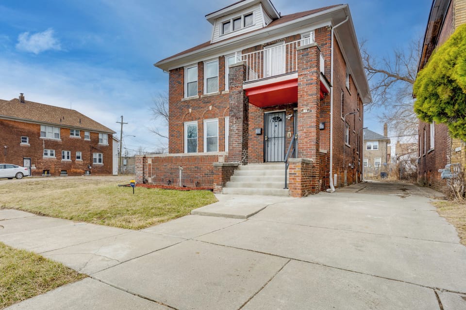 Property Exterior | Free Street Parking