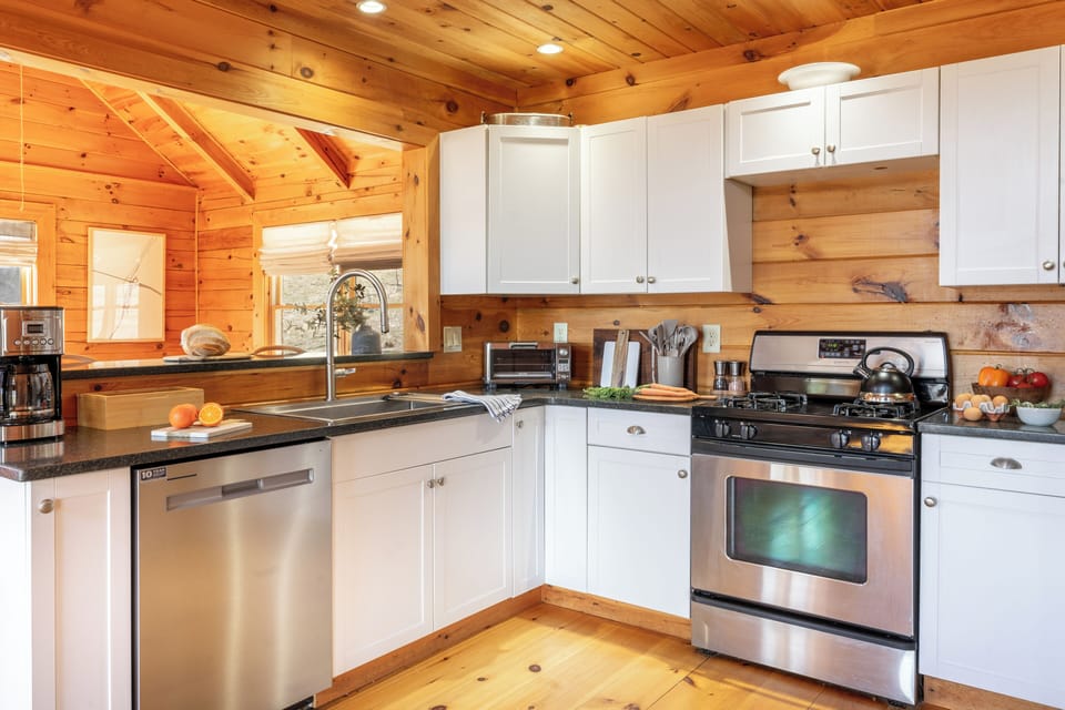 Fully equipped kitchen.