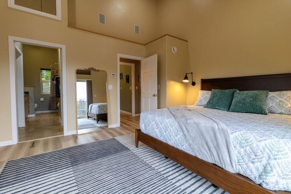 Bedroom 4 - King
