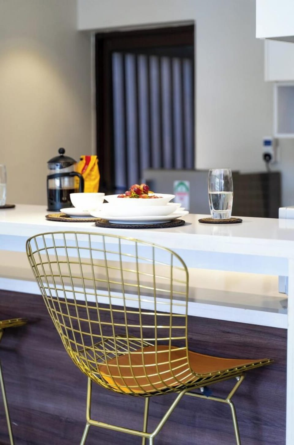 Deluxe Apartment, City View | In-room dining