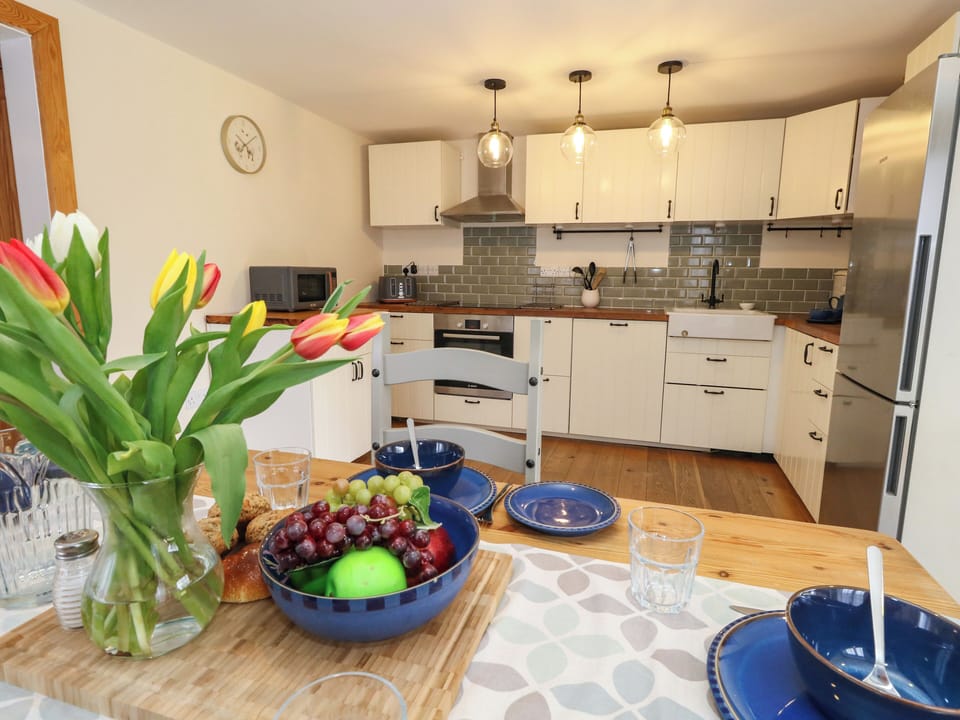 Dishwasher, cookware/dishes/utensils