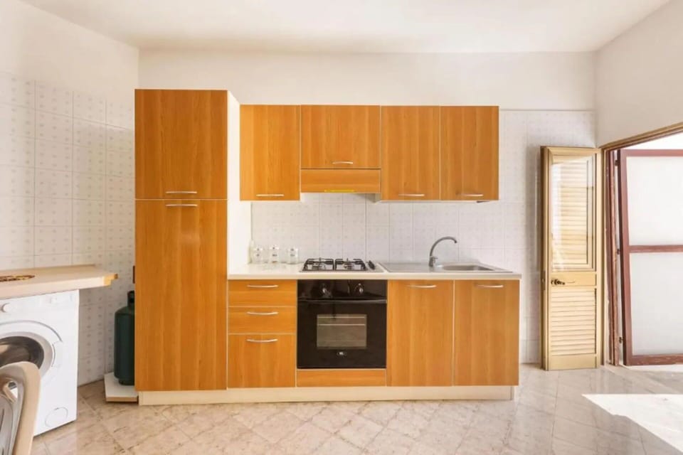 Autumn, Dining Room, Kitchen, Living Room, Spring, Summer, Winter