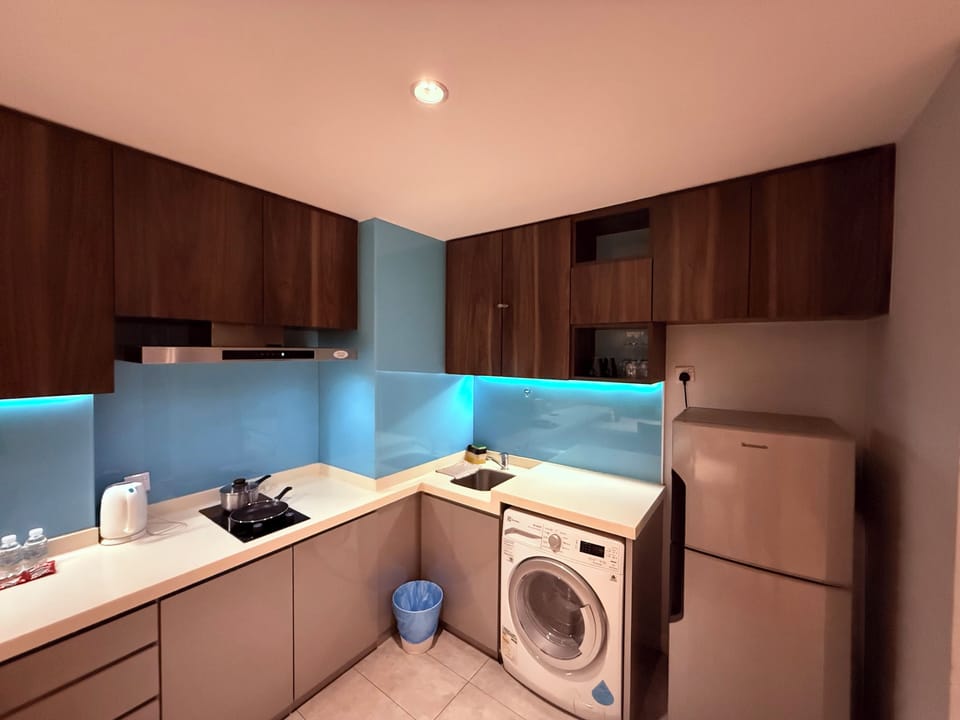 Superior Suite, City View | Private kitchen