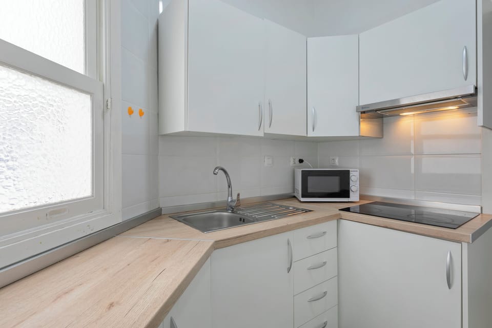 Full-size fridge, microwave, stovetop, cookware/dishes/utensils