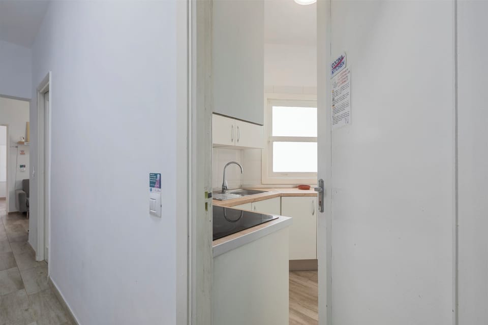 Full-size fridge, microwave, stovetop, cookware/dishes/utensils