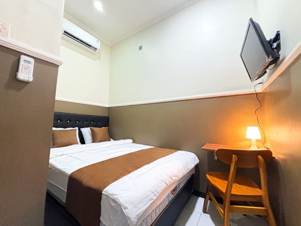 Deluxe Room | Desk, free WiFi
