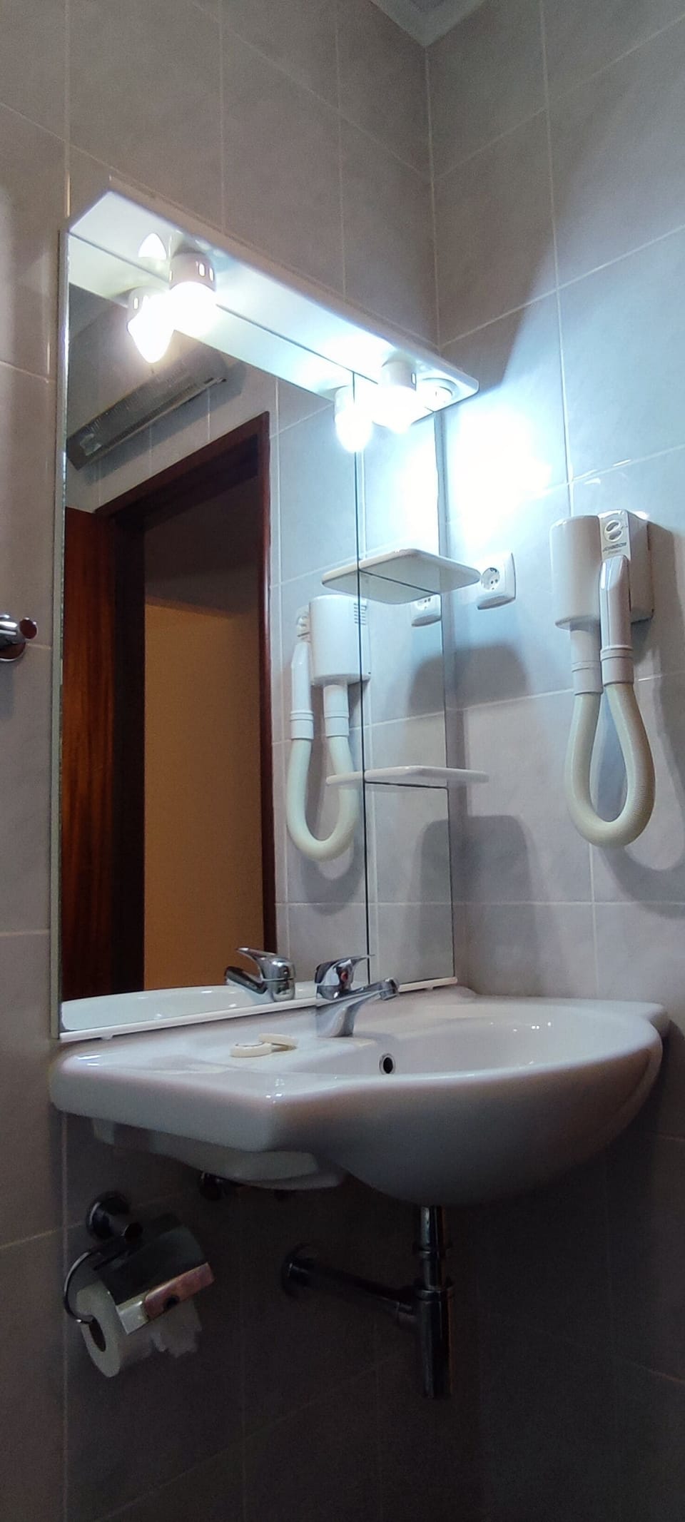 Double or Twin Room | Bathroom | Hair dryer, towels, soap, shampoo