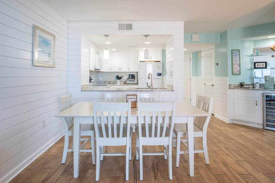 Open concept Dining room seating for 6