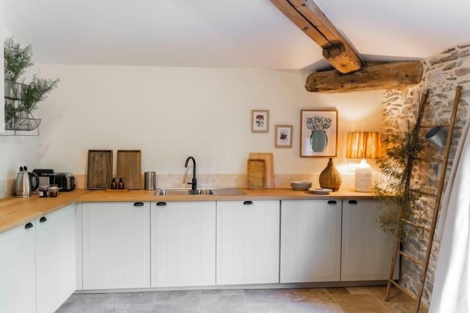 Executive Condo, Air conditioning, Garden View | Private kitchen | Espresso maker, coffee/tea maker, fridge, microwave