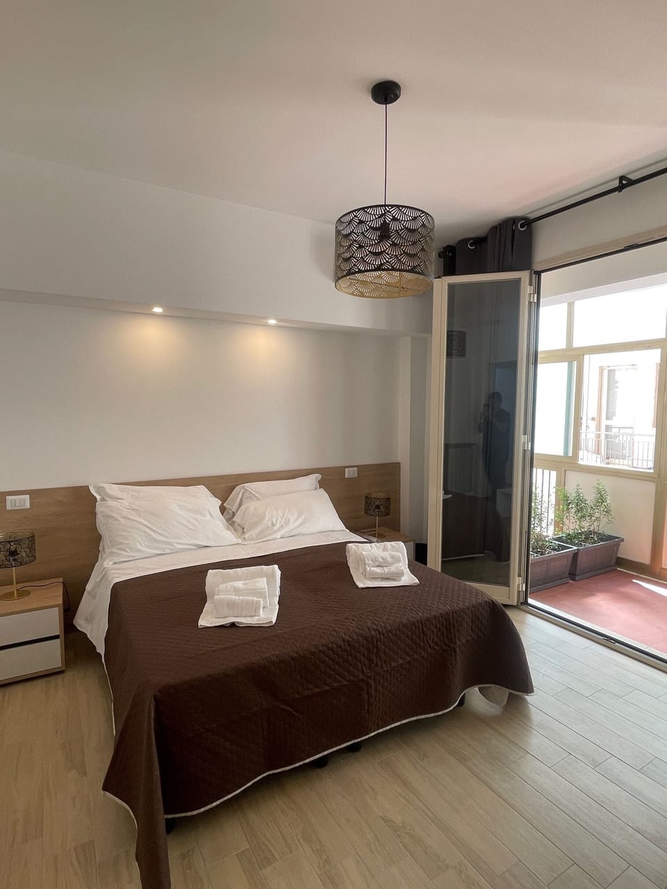 In-room safe, desk, laptop workspace, soundproofing
