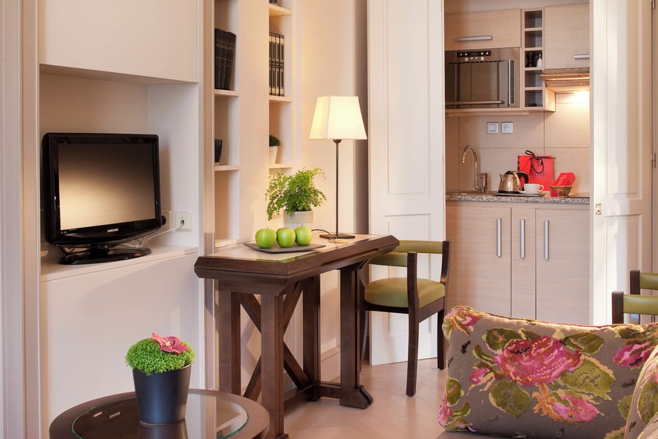 Comfort Suite, City View | Living area | TV, computer monitors, printers
