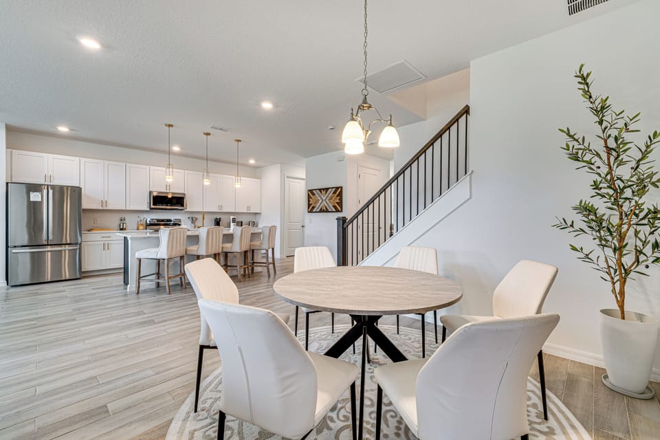 House (6 Bedrooms) | Interior