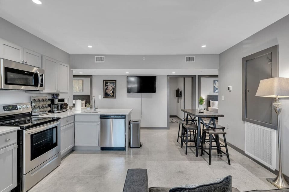 Kitchen + dining area