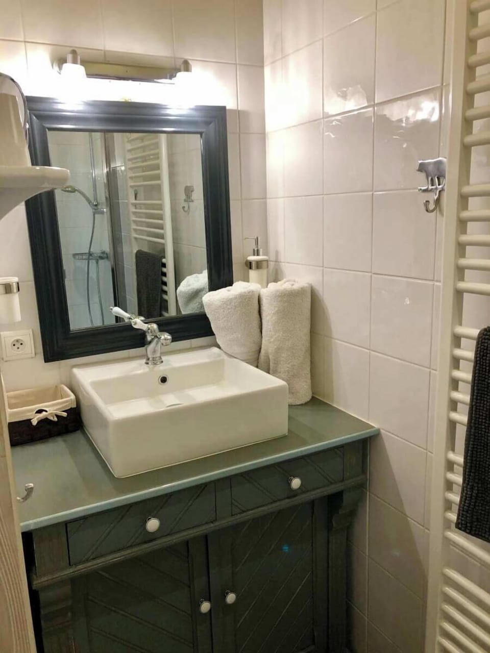 Basic Room | Bathroom