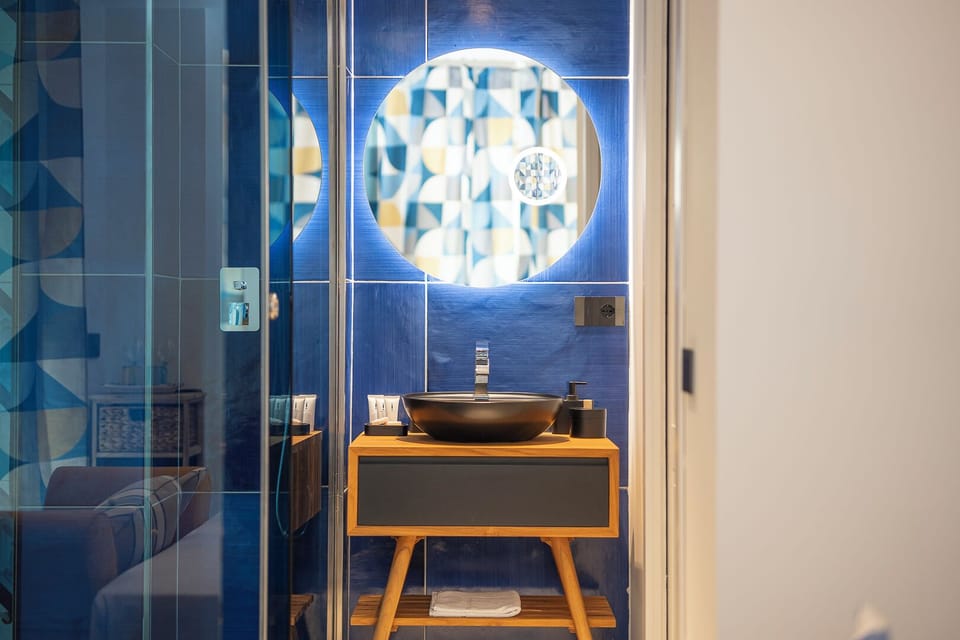 Luxury Studio Suite, Balcony, Sea View | In-room safe, desk, free WiFi
