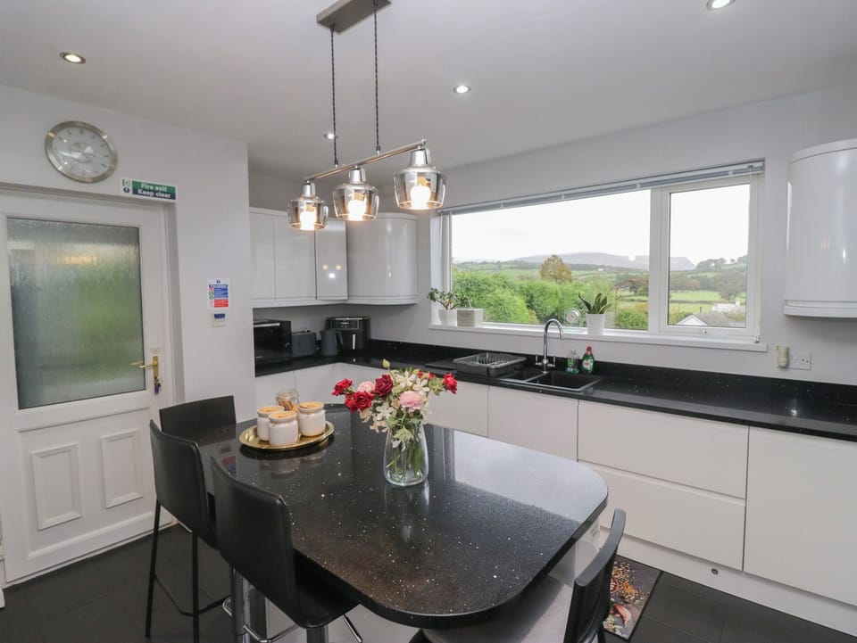 Cottage | Private kitchen | Cookware/dishes/utensils