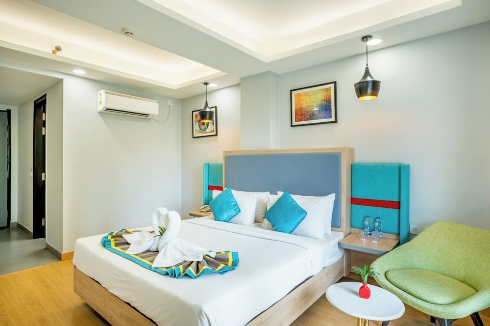 Comfort Double Room, Balcony | Individually furnished, soundproofing, iron/ironing board, free WiFi