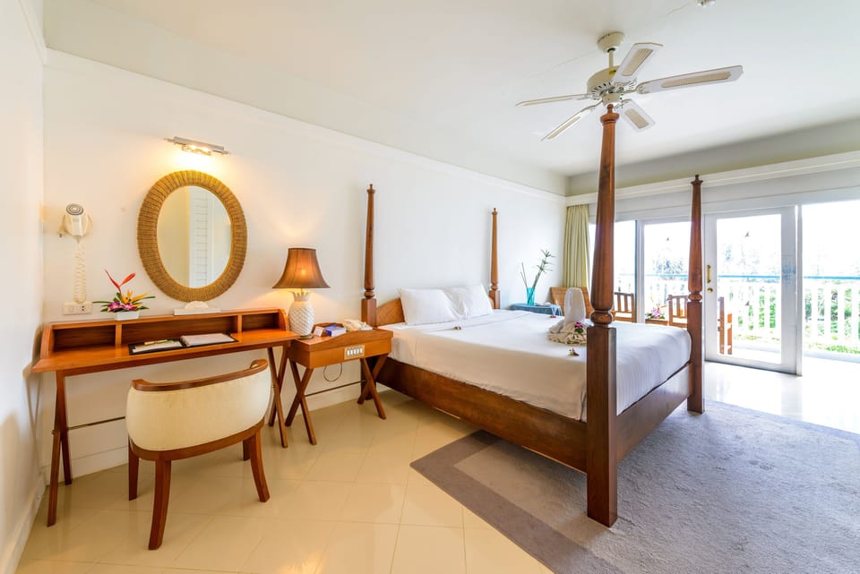 Deluxe Room, Bathtub, Pool View | In-room safe, desk, blackout drapes, free cribs/infant beds