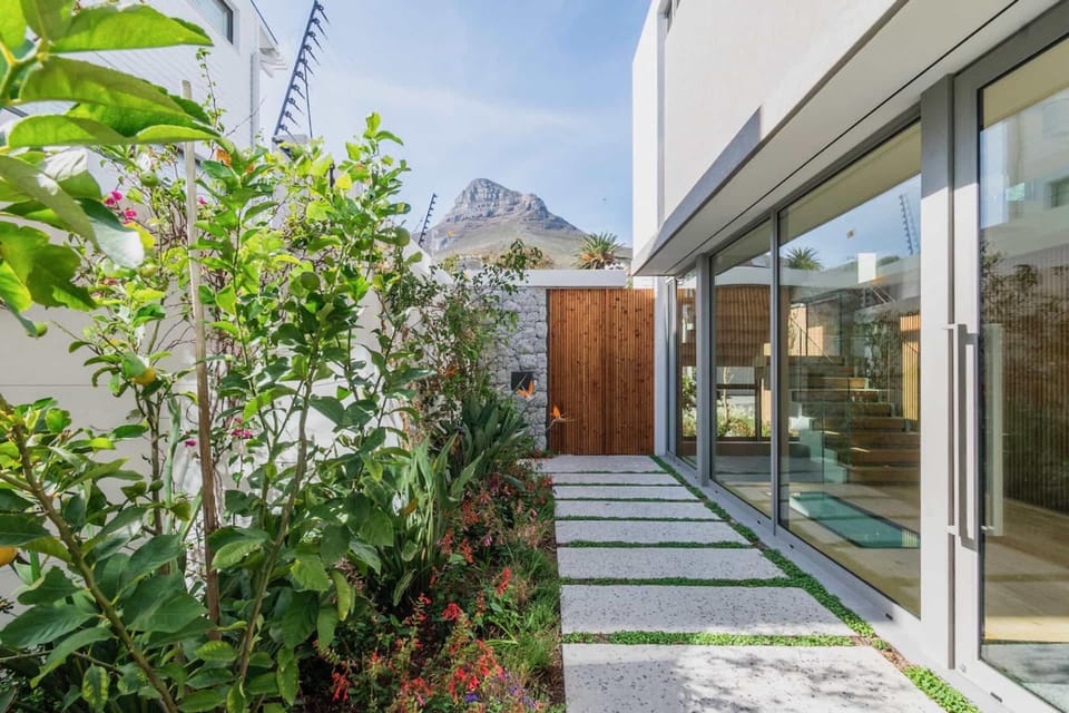 House | 5 bedrooms, desk, Internet