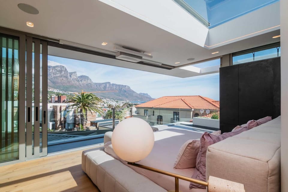 House | 5 bedrooms, desk, Internet