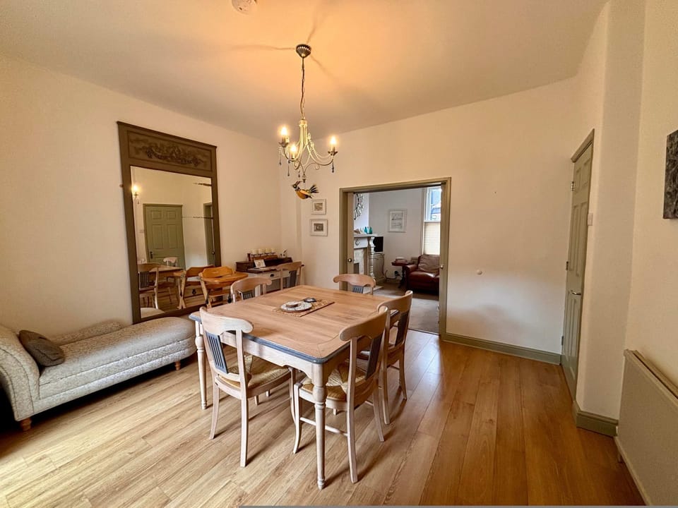 Apartment | 2 bedrooms, desk, Internet