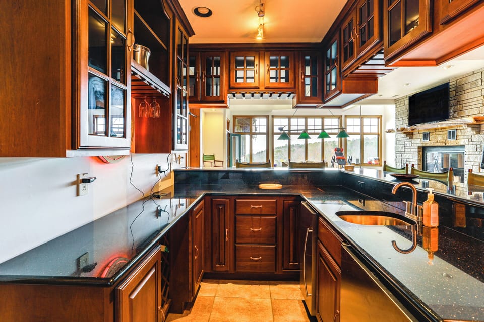 House (5 Bedrooms) | Interior
