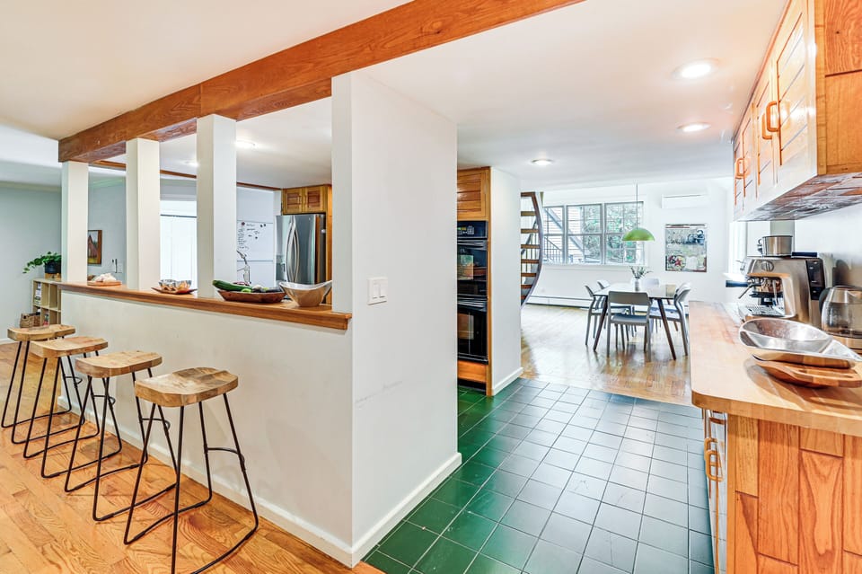 House (6 Bedrooms) | Interior